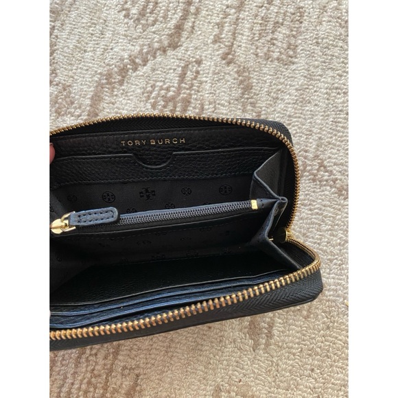 Tory Burch wristlet Clutch - Picture 3 of 4